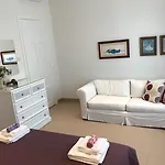 Avgi's