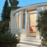 Couette-café Avgi's 4*