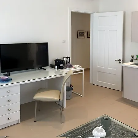 Avgi's Bed & Breakfast