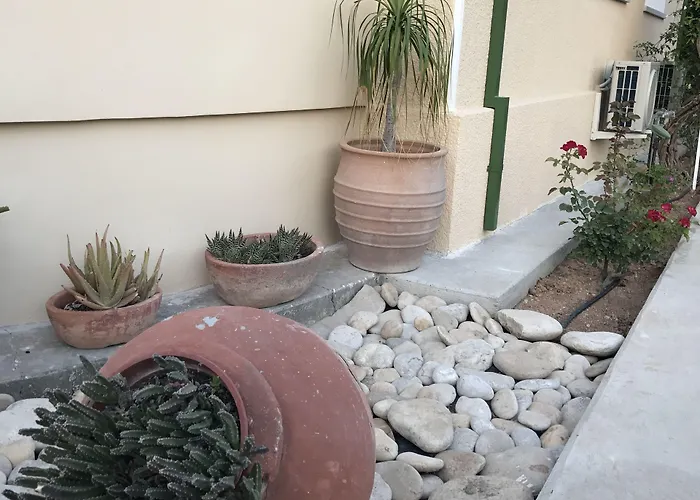 Avgi's Nocleg ze śniadaniem 4*