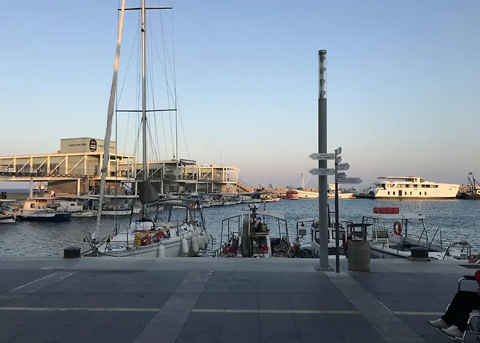 Nocleg ze śniadaniem Avgi's 4*