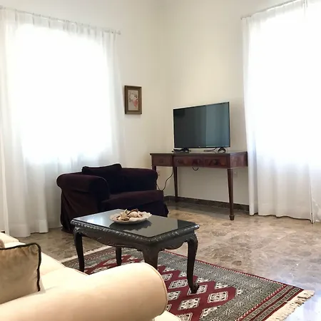 Alojamento de Acomodação e Pequeno-almoço Avgi's 4*