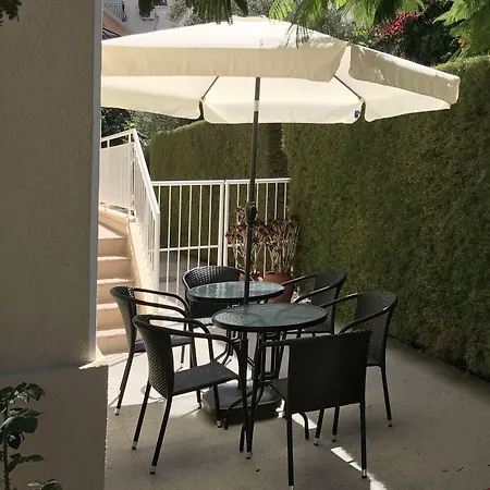 Alojamento de Acomodação e Pequeno-almoço Avgi's Limassol