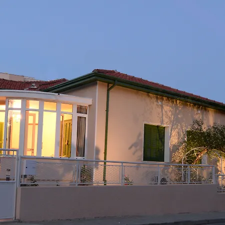 Alojamento de Acomodação e Pequeno-almoço Avgi's Limassol