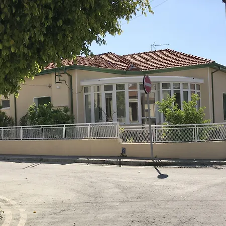 Alojamento de Acomodação e Pequeno-almoço Avgi's Limassol